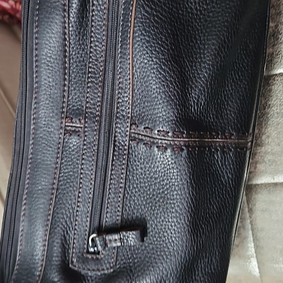 Brighton Vintage Shoulder Bag Black leather with contrast stitching - Picture 4 of 7